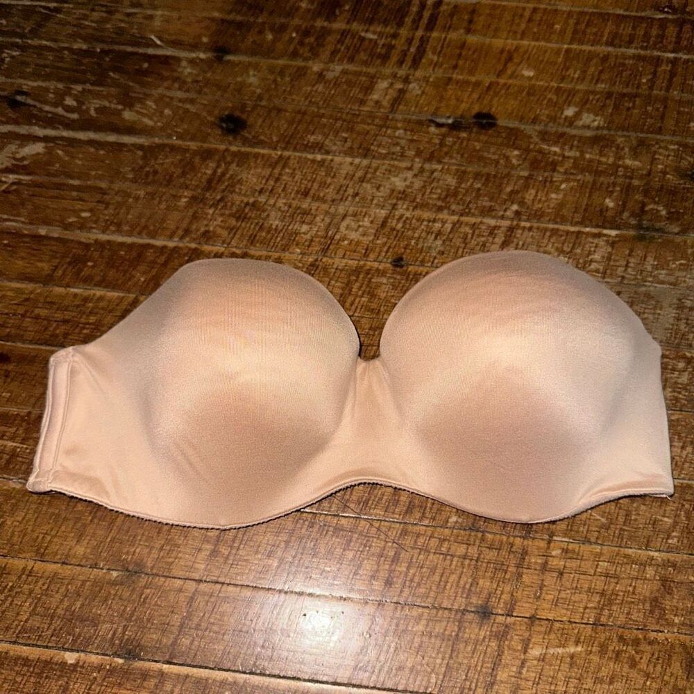 Victoria’s Secret nude satiny 32D lined strapless bra